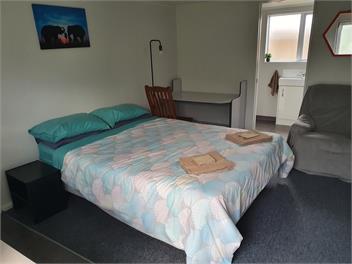 Self Contained Unit in Richmond - Richmond