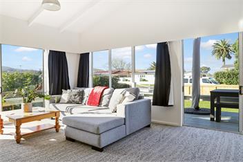 Hosts on the Coast The Lazy Jandel - Whitianga
