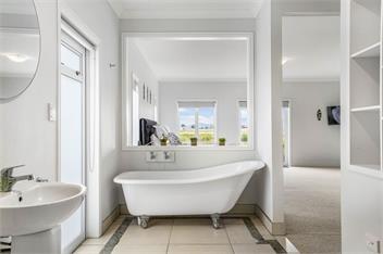 Sunlit Shores (Bachcare) - Papamoa