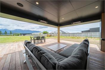 Breaksea Basecamp (Bachcare) - Te Anau