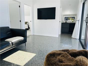 Large Family Home with pool and next to park - Wanaka