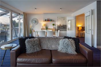 Queenstown Lakefront – 3BR Apt, Balcony & Parking - Queenstown