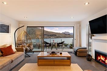 Lake Views on De La Mare Place, 3 BDR, Free Wi-Fi - Queenstown