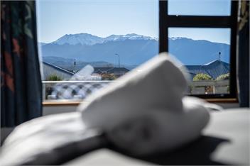 Four Peaks Matai Escape (Bachcare) - Te Anau