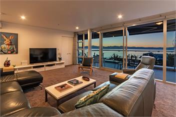 Oceanfront Apartment at Latitude 41 - Stepneyville Nelson