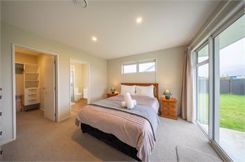 Fiordland Getaway (Bachcare) - 