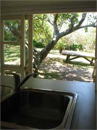 Plum Tree bach - Leigh, Rodney