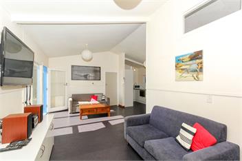 Oakura Beach Front Bach - Taranaki