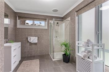 Spacious house near Melb Airport, Sleeps 12  - Melbourne