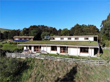Tararua Eco-Retreat, Mikimiki Valley - Masterton