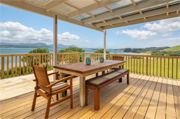 1-3 Bdr ONEPU MOANA Upstairs Apartment - with Views + Spa-Pool - South Hokianga