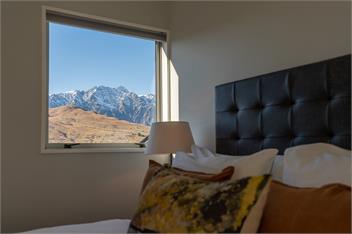 Castle Cliff Lodge | Sauna, Spa Pool + Games Room | Amazing Views - Queenstown