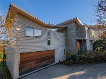 Lake Views on Yewlett (Bachcare) - Queenstown