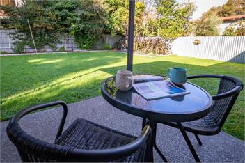 Hop, Skip and Jump to the Lake (Bachcare) - Te Anau