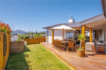 Lakeside Luxury (Bachcare) - Wanaka