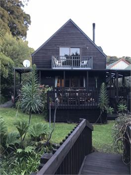 "Slice of Paradise"- Modern Colonial Styled holiday home - Akaroa