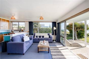 Absolute Beachfront (Bachcare) - Waimarama