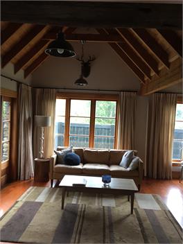 Matukituki House Lake Wanaka 5 bedroom luxury stone cottage holiday home - Wanaka