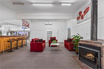 20++ Guests !! Rent Entire Pub for the Night - Echuca