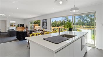 The Whitehouse (Bachcare) - New Plymouth