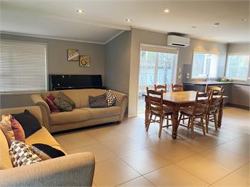 Orewa Beach House....seconds to beach - Orewa