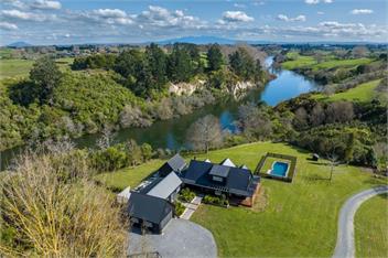 Hawthorn Cottage - Deluxe Private Guesthouse - Tamahere