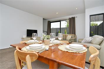 City Townhouse - 2BR Comfort, Private & Parking - Christchurch
