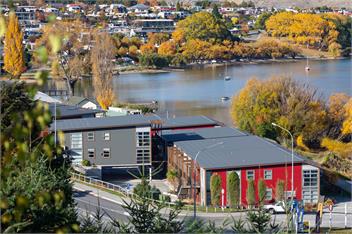 QT Studio Stay | Lakeside Location, Wi-Fi, Parking - Queenstown