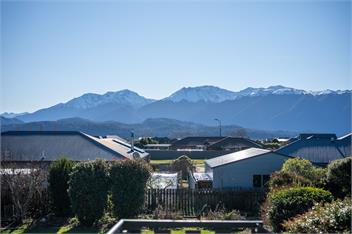 Four Peaks Matai Escape (Bachcare) - Te Anau