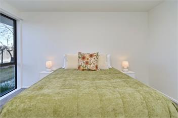 Russley home near the airport, single level with parking - 