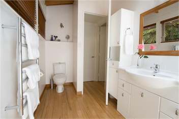 CITY-BUSH RETREAT : ALL INCLUSIVE FULLY FURNISHED QUALITY APARTMENT - Auckland 0604