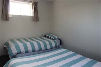 Light & Clean Family Friendly Beach Bach - Waverley, Taranaki