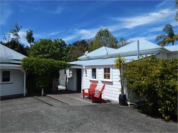 Lupton Lodge - Luxurious 4 Bedroom House - Whangarei
