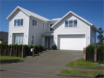 Fabulous large Bethlehem family home with pool - Tauranga