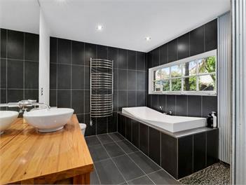 Olde Beach Lux - Waikanae