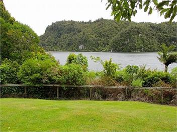 Lake Rotoehu Accommodation (Bachcare) - Lake Rotoehu