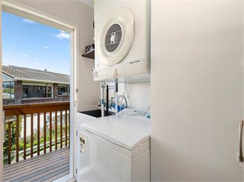 Central Riverside Retreat (Bachcare) - Taupo Central