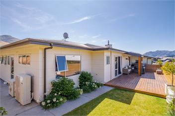 Lakeside Luxury (Bachcare) - Wanaka