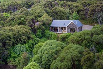 Fantail Cottage with Sea Views (Bachcare) - Akaroa