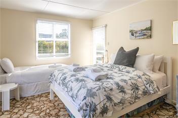 BACH ON THE BEACH - Coast & Country - Waiheke Island