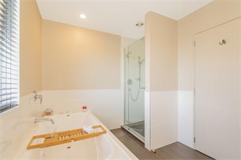 Dunes Lake View Apartment - Welcome Gift on arrival! - Matarangi