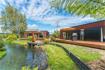 Streamside Flax Cabin - Waitahanui, Taupo - Taupo