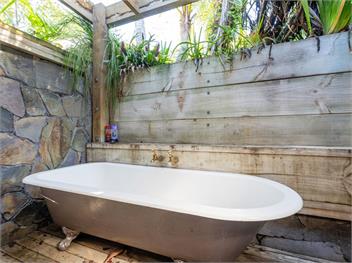 Living The Dream (Bachcare) - Whitianga