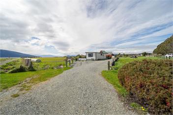 Ducati House (Bachcare) - Te Anau