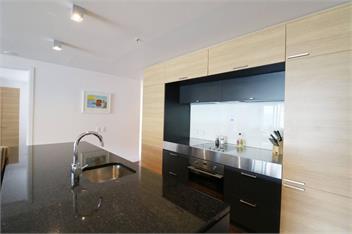 Lakeside Apt: Easy Check-In, Free Parking & Wi-Fi - Queenstown