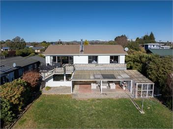 Four Peaks Matai Escape (Bachcare) - Te Anau