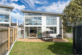 Lake Taupo Gem  - 