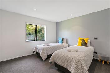 Riverside Retreat - spa pool, table tennis, riverside! - 
