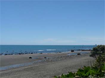 Oakura Beach Front Bach - Taranaki