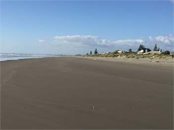 'Olde Beach Villa'  Waikanae. A wonderful ocean-view beach house - Waikanae